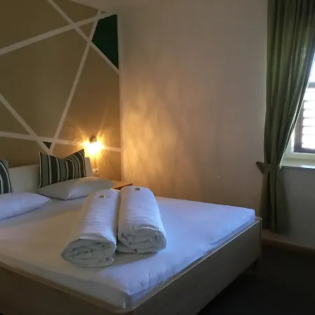 Hotel Garni Brunnenhof 2*